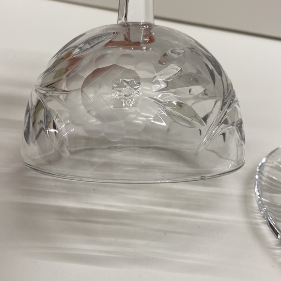 Vintage Crystal round butter dish cheese ball keeper. Glass - Picture 2 of 4